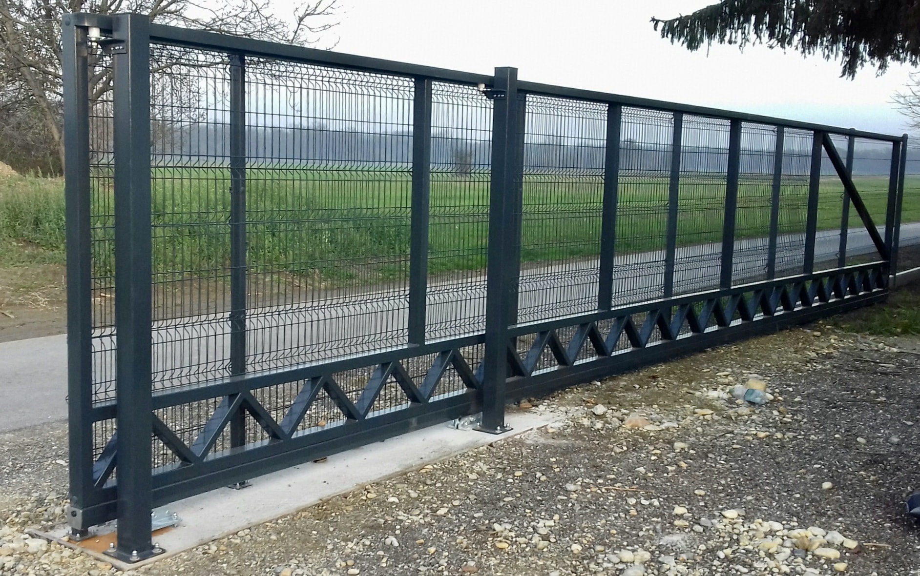 Self-supporting Sliding Gates